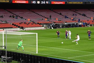 Rafa Mir marcó el 2-1 de penalti.