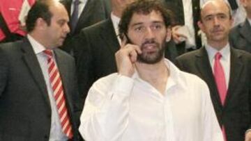 <b>DIPLOMÁTICO.</b> El madrileño comentó que su relación con la FEB "es magnífica desde hace muchos años" y que con ''Pepu'' tiene "un trato excelente", ya que hablan "a menudo", ya que el ex seleccionador siempre le ha mostrado su apoyo.