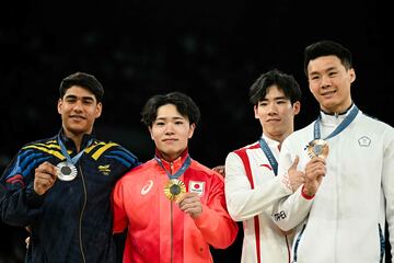 El gimnasta colombiano logró la medalla de plata en la prueba de barra fija de los Juegos Olímpicos de París 2024 tras lograr una clasificación de 14.533, misma puntuación del japonés Shinnosuke Oka que fue oro gracias a su ejecución.  