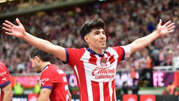 Erick Gutierrez celebrate this goal 2-0 of Guadalajara during the 14th round match between Guadalajara and Puebla as part of the Torneo Clausura 2024 Liga BBVA MX at Akron Stadium on April 06, 2024 in Guadalajara, Jalisco, Mexico.