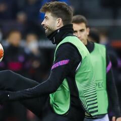 Dest no llega y Piqué aprieta