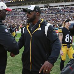 Bowles tells media to stop making black coaches “a big deal”