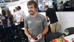 La fiesta del 36 cumpleaños de Alonso en Hungaroring