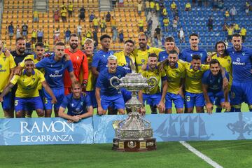 Otro de los históricos veraniegos en España. El trofeo Carranza es una de las joyas de la corona del Cádiz, que es el organizador de este torneo, fundado en 1955, coincidiendo con la inauguración de su nuevo estadio, el conocido como Ramón de Carranza. El primer duelo de la historia fue un Sevilla – Athletic Club de Portugal, que se resolvió con un resultado de 2 a 1. El último campeón fue el equipo local, que venció al Atlético de Madrid.