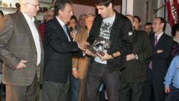 <b>QUERIDO. </b>Javi Martínez fue protagonista en la Peña de Zalla.