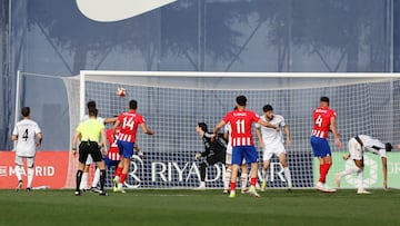 Mariano marca el 1-0 en el Atlético B-Real Madrid Castilla del pasado domingo.