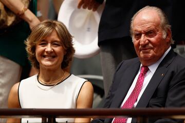 La Ministra de Agricultura, Pesca, Alimentación y Medio Ambiente de España Isabel García Tejerina junto al Rey Juan Carlos I.