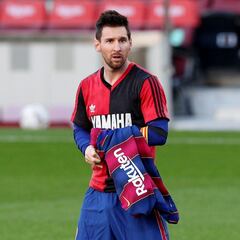 How many years did Lionel Messi play for Newell’s Old Boys? How many goals did he score?