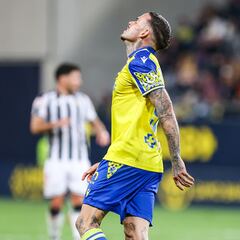 La urgencia constante de un delantero goleador