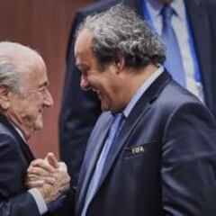 Oficial: la FIFA suspende a Blatter y Platini durante 90 días