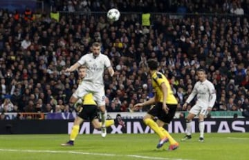 Benzema marcó el 2-0 a pase de James.
