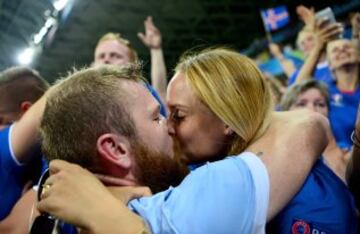 Aron Gunnarsson y Kris Jonasdottir.