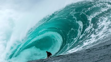 Nathan Florence en Mullaghmore (Irlanda) durante las olas del huracán Erin