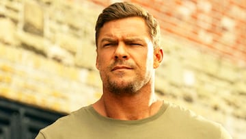 Alan Ritchson pelea moto Reacher Netflix