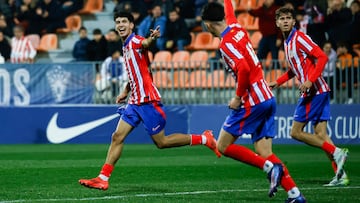 Rayane celebra un gol al Marbella. 