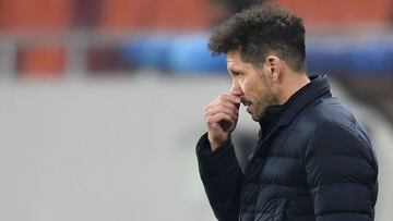 Atletico Madrid's Argentine coach Diego Simeone reacts during the UEFA Champions League round of 16 first leg football match between Club Atletico de Madrid and Chelsea at the Arena Nationala stadium in Bucharest on February 23, 2021. (Photo by Daniel MIH
