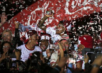 Soccer Football - Peru v New Zealand - 2018 World Cup Qualifying Playoffs - National Stadium, Lima, Peru - November 15, 2017. Peru's players celebrate their victory. REUTERS/Douglas Juarez