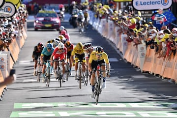 El esloveno gana en la primera meta en alto, Orci¨¨res-Merlette, en un grupo de 16 ciclistas