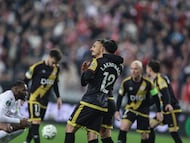 Samsun (Turkey), 12/03/2026.- Alvaro Garcia (C-back) of Rayo Vallecano celebrate with teammate Ilias Akhomach (C-front) after scoring the 1-2 goal during the UEFA Conference League Round of 16 1st leg match between Samsunspor and Rayo Vallecano, in Samsun, Turkey, 12 March 2026. (Turquía) EFE/EPA/ERDEM SAHIN