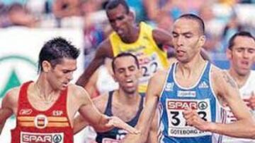 <b>DE LA MANO. </b>Pentinel y el francés Tahri se estrechan la mano en la recta final de las semifinales.