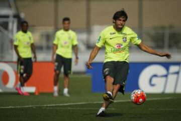El jugador de la selección de fútbol de Brasil, Kaká, sufrió una lesión y no pudo enfrentar a estados Unidos en el juego amistoso.