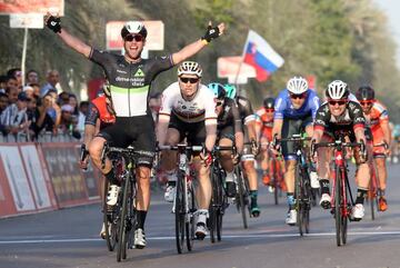 Cavendish entra primero en la meta.