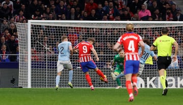 El jugador del Atltico de Madrid, Sorloth, marca el 1-1 al Celta de Vigo. 
