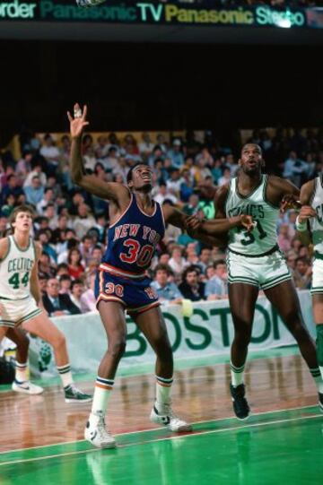 Bernard King de los New York Knicks contra Cedric Maxwell de los Celtics de Boston en 1984