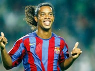 BARCELONA, SPAIN - OCTOBER 30: Ronaldinho of FC Barcelona celebrates his goal during the La Liga match between FC Barcelona and Real Sociedad, on October 30, 2005 at the Camp Nou stadium in Barcelona, Spain. (Photo by Luis Bagu/Getty Images)