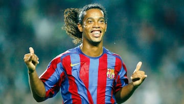 BARCELONA, SPAIN - OCTOBER 30: Ronaldinho of FC Barcelona celebrates his goal during the La Liga match between FC Barcelona and Real Sociedad, on October 30, 2005 at the Camp Nou stadium in Barcelona, Spain. (Photo by Luis Bagu/Getty Images)