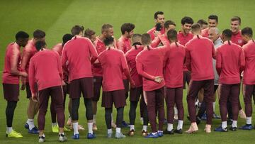 Jon Aspiazu, celebró ayer su 56 aniversario y fue felicitado por los jugadores de la plantilla y el resto del cuerpo técnico sobre el césped del estadio Giuseppe Meazza.