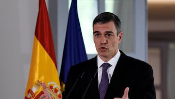 FILE PHOTO: Spanish Prime Minister Pedro Sanchez speaks during a press conference at the Spanish Embassy in Beijing, China April 11, 2025. REUTERS/Tingshu Wang/File Photo