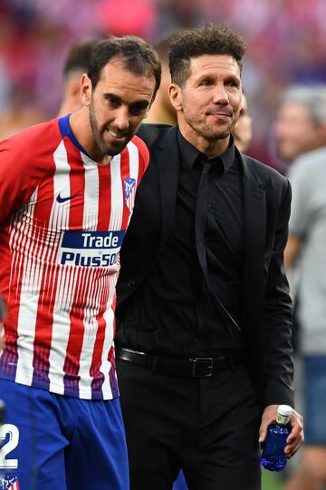 Godín y Simeone emocionados. 