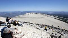 Imagen panor&aacute;mica de los &uacute;ltimos kil&oacute;metros de subida al Mont Ventoux, donde no existe ning&uacute;n tipo de vegetaci&oacute;n.