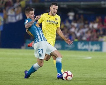 El jugador rojiblanco Lucas Hernández con el balón. 