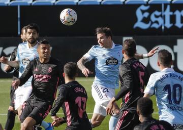 Celta de Vigo 1-2 Real Madrid | Colgó Denis Suárez la falta lejana hacia el segundo palo y Santi Mina remató de cabeza cruzado muy solo para anotar el primero del Celta.