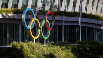 Lloyd Hildebrand won a silver medal at the 1900 Olympics in Paris but was competing for the wrong country, it seems.