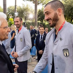 La gran fiesta de Italia: Bonucci 'consigue' el bus