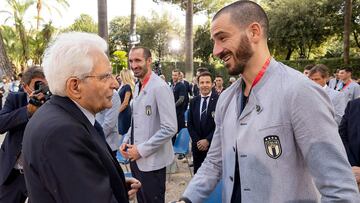 La gran fiesta de Italia: Bonucci 'consigue' el bus