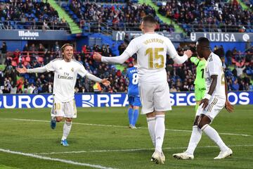 El jugador del Real Madrid, Modric, celebra el 0-3 al Getafe.