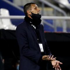 "Si pensamos en el país, es un paso muy bueno": Poyet analiza la histórica clasificación
