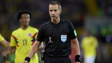 Un penal en contra de Colombia y marcaciones a favor de los ingleses dejaron inconformes a los colombianos con la actuación del silbante estadounidense.