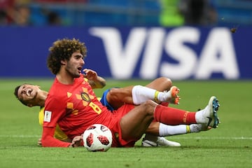 Marouane Fellaini con Philippe Coutinho.