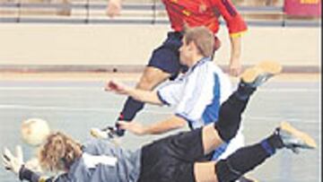 <b>ARROLLÓ.</b> España no tuvo problemas con la defensa fi nlandesa.