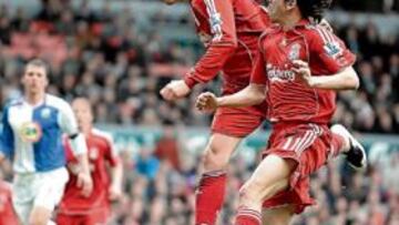 <b>HOMENAJE. </b>'The Kop' volvió a cantarle a Torres el 'Liverpool's number nine' tras su gol de ayer.