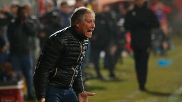 Futbol, Universidad Catolica vs Union La Calera.
Fecha 15, campeonato Nacional 2023.
El entrenador de Universidad Catolica Ariel Holan, dirige durante el partido contra Union La Calera por primera division disputado en el estadio Santa Laura.
Santiago, Chile.
20/05/2023
Juan Eduardo Lopez/Photosport
Football, Universidad Catolica vs Union La Calera.
15th date, 2023 National Championship.
Universidad Catolica's head coach Ariel Holan, gestures during first division match against Union La Calera at Santa Laura stadium.
Santiago, Chile.
20/05/2023
Juan Eduardo Lopez/Photosport