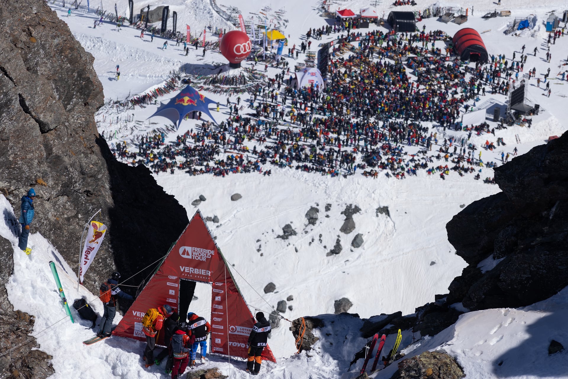 Vea con miles de fanáticos, hasta la primera llegada de la salida del Extram Verbier.