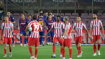 Barcelona&#039;s players celebrate after scoring a goal during the Spanish League football match between FC Barcelona and Club Atletico de Madrid at the Camp Nou stadium in Barcelona on June 30, 2020. (Photo by LLUIS GENE / AFP)