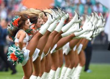 Las Cheerleaders de Miami Dolphin caldearon el ambiente del partido al más puro estilo majorette.