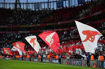 Soccer Football - Europa League Semi Final First Leg - Arsenal vs Atletico Madrid - Emirates Stadium, London, Britain - April 26, 2018 Arsenal fans wave flags